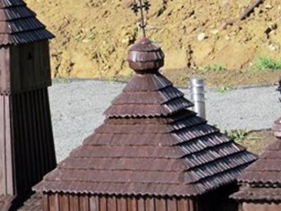 Miniatúry drevených chrámov v obci Ľutina 34